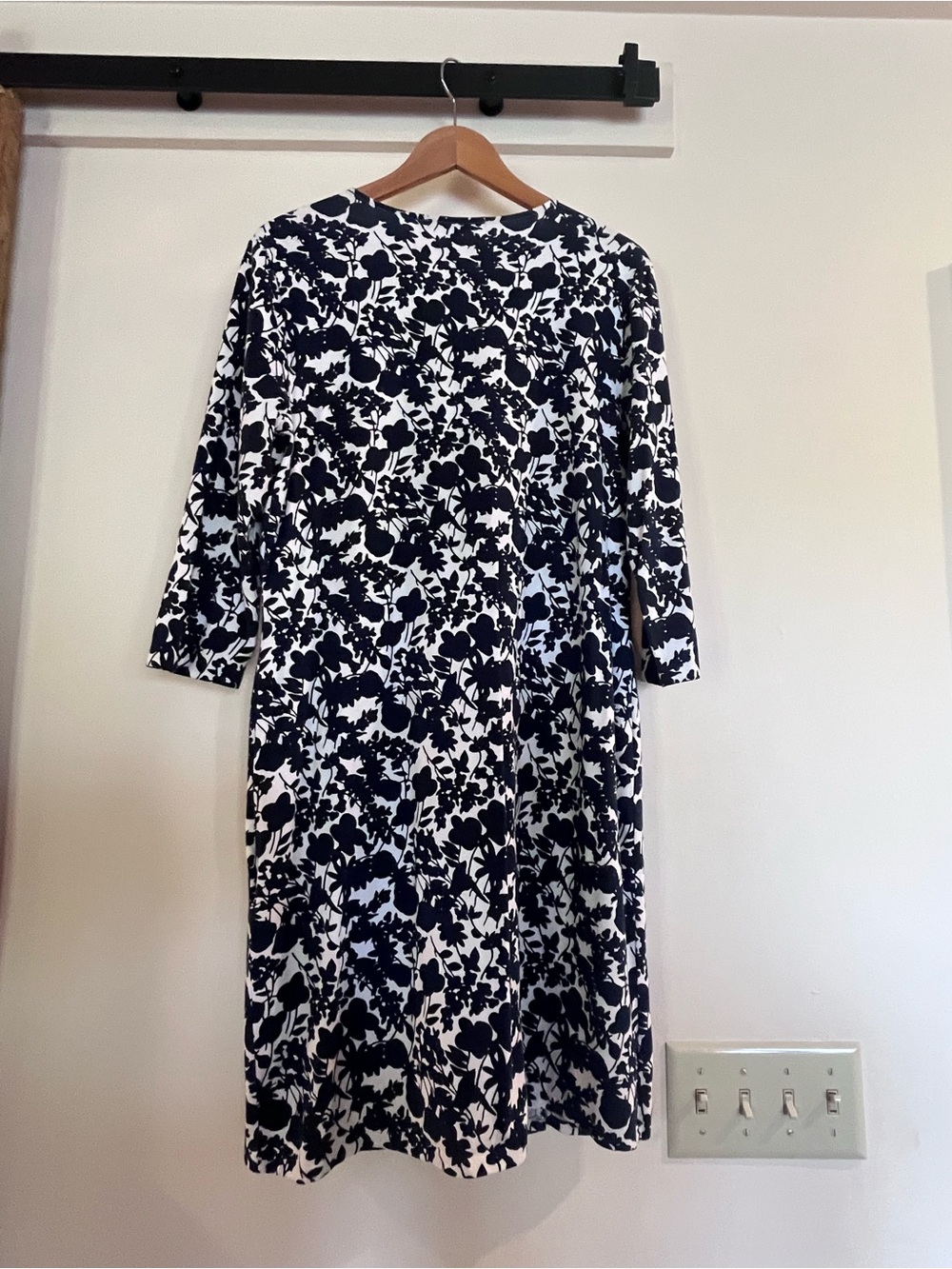 Brooks Brothers Navy and White Floral 
Faux Wrap Midi Dress - Picture 3 of 3